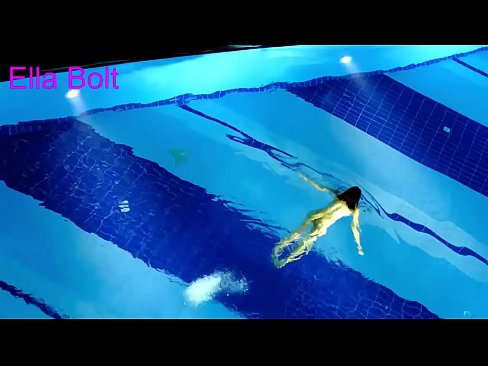 ❤️ Ik kin net ophâlde te sjen, jonge blonde fongen neaken swimmen yn ELLA BOLT resort pool Porno by porno fy.pornolymp.ru ️❤